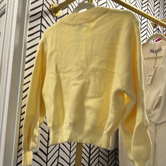 V neck Cardigan top - Picture 2 of 3